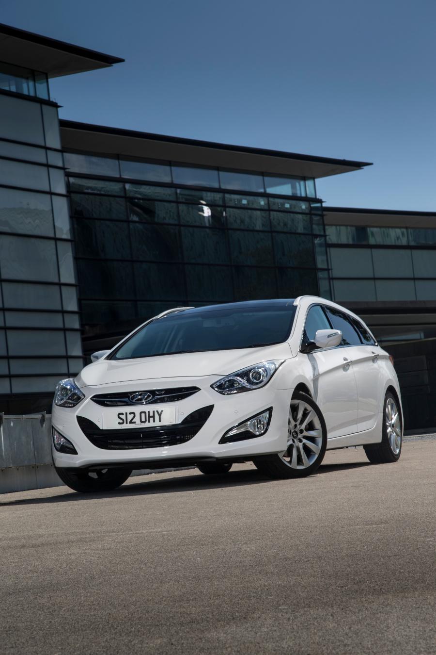  Hyundai i40 Tourer 2014 года  (UK) (фото 3 из 73)